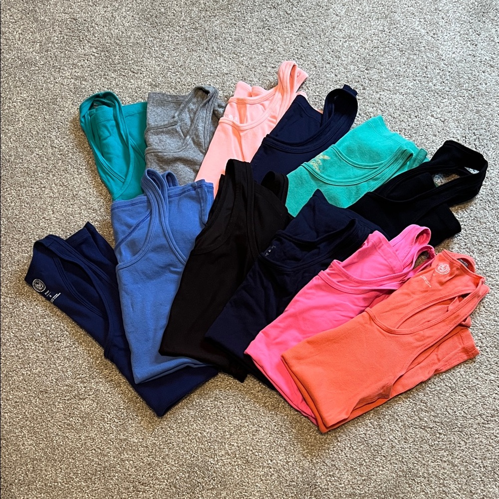 Colorful women’s/juniors tanks